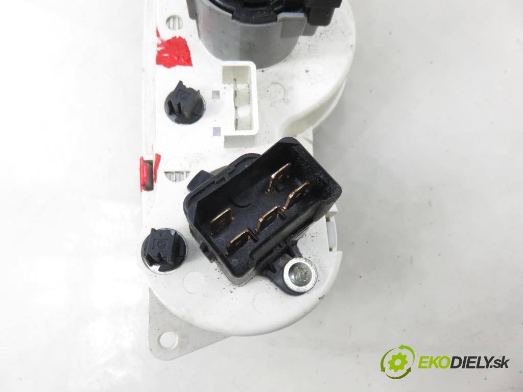 FORD FOCUS (DAW, DBW) HB 2000 96,00 2.0 16V - EDDF 1988,00 Panel kúrenia KLIMATIZACE: 98AB18C419AF