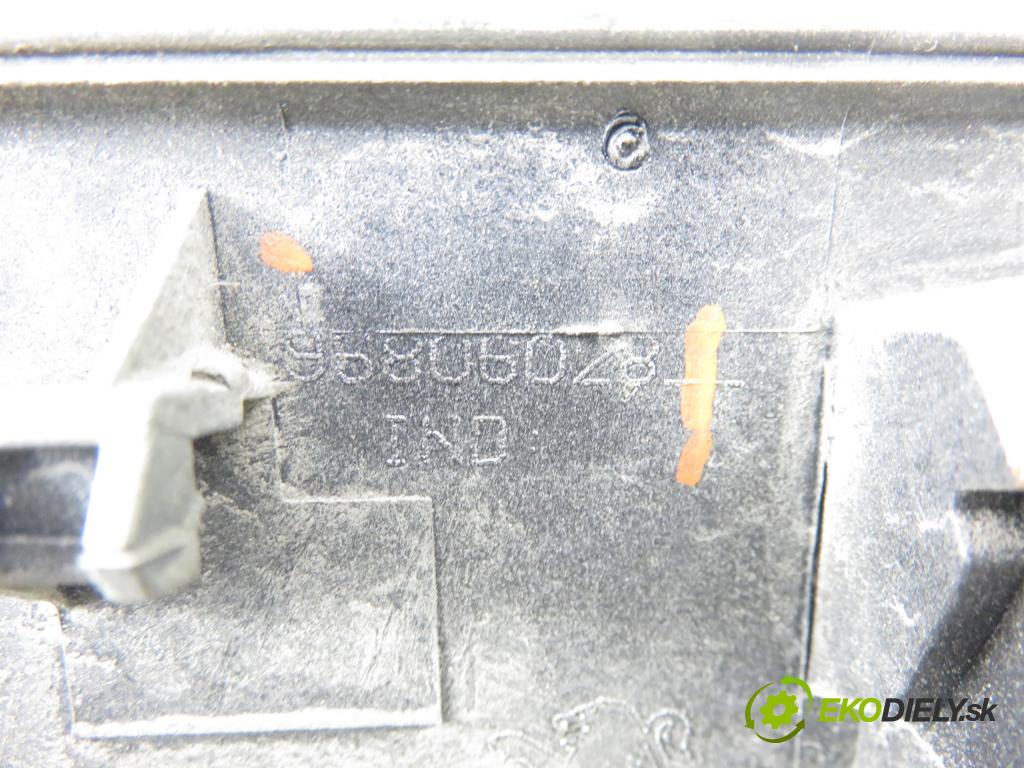 PEUGEOT 308 SW KOMBI 2008 88,00 1.6 16V - 5FW (EP6) 1598,00 Zadné čelo dverí kufor 96806028