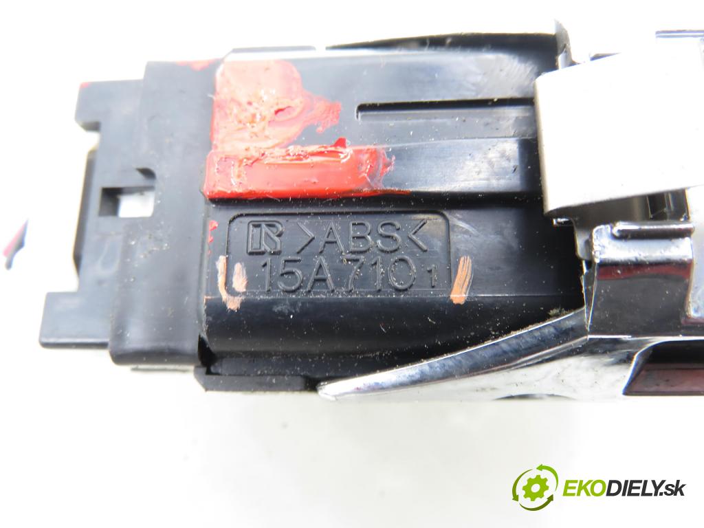 TOYOTA COROLLA Verso (ZER_, ZZE12_, R1_) MINIVAN 2005 85,00 2.0 D-4D (CUR10_) - 1CD-FTV 1995,00 spinačka / zámky 626399000 ; 15A7101