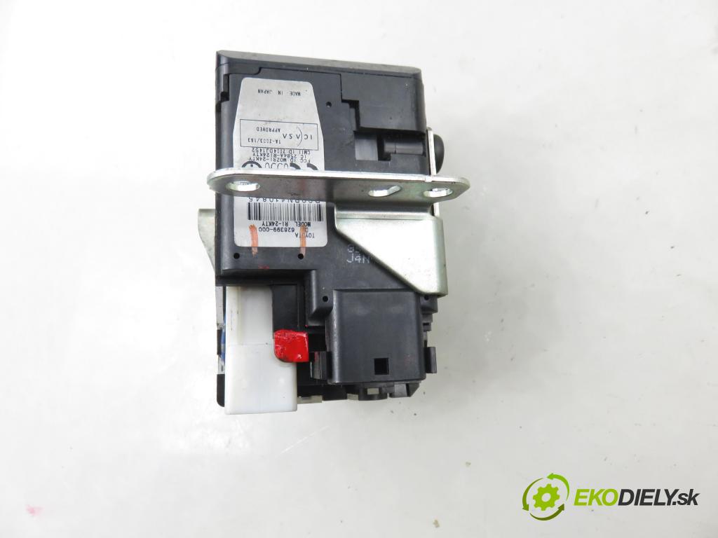 TOYOTA COROLLA Verso (ZER_, ZZE12_, R1_) MINIVAN 2005 85,00 2.0 D-4D (CUR10_) - 1CD-FTV 1995,00 spinačka / zámky 626399000 ; 15A7101