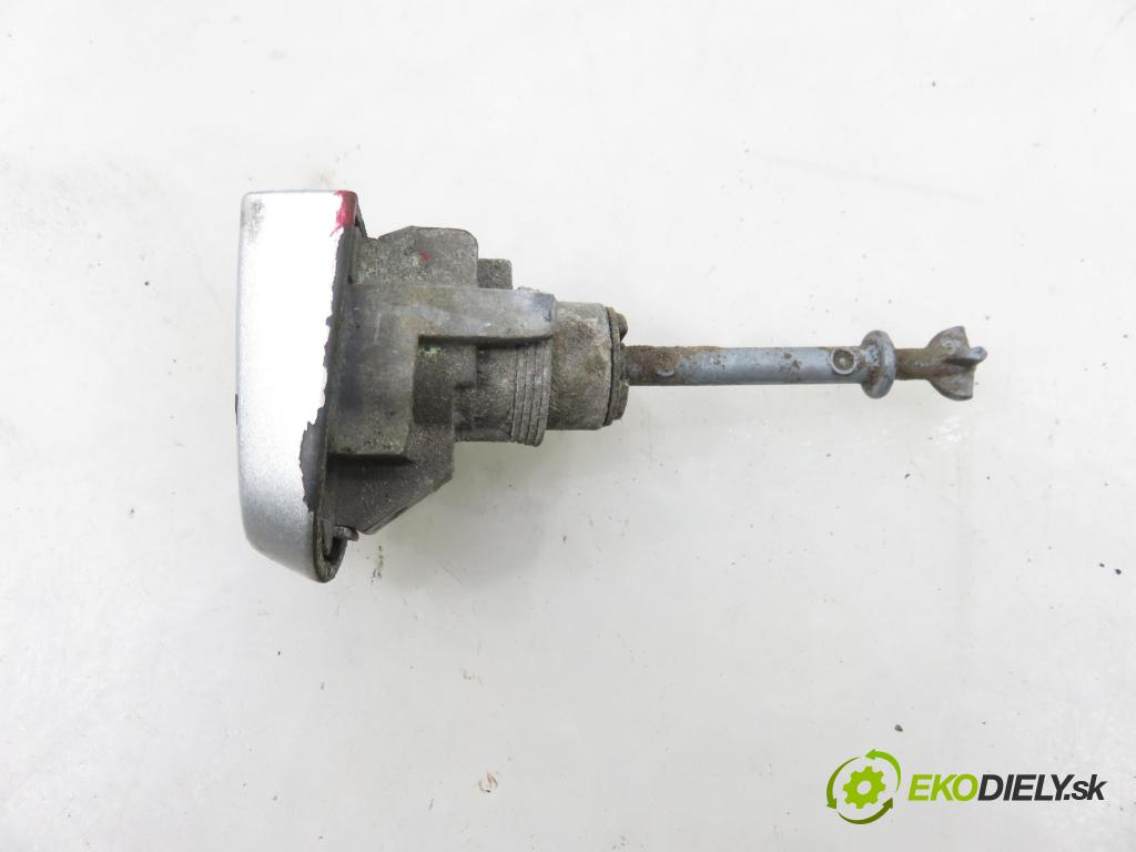 TOYOTA COROLLA Verso (ZER_, ZZE12_, R1_) MINIVAN 2005 85,00 2.0 D-4D (CUR10_) - 1CD-FTV 1995,00 spinačka / zámky 626399000 ; 15A7101