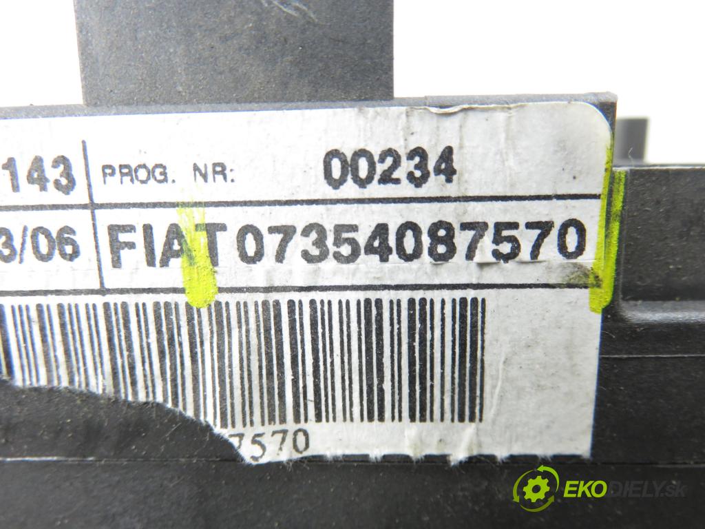 FIAT CROMA (194_) KOMBI 2006 110,00 1.9 D Multijet 150 - 939 A2.000 1910,00 páčka/prepínač 07354087570 ; 0265005499