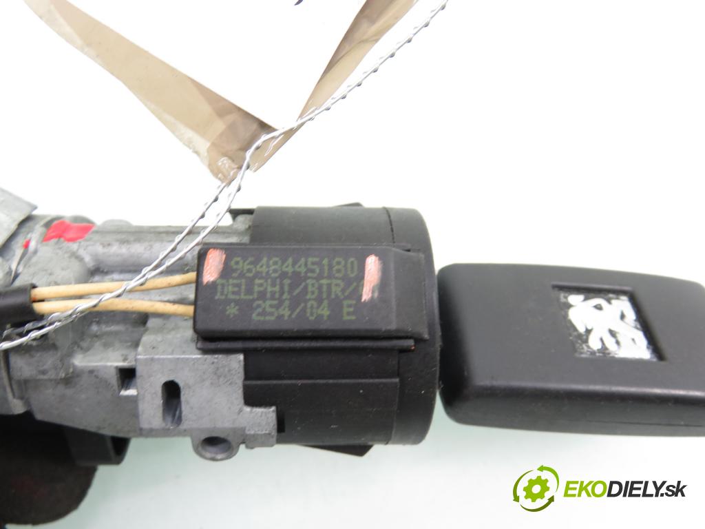 PEUGEOT 407 (6D_) SEDAN 2004 100,00 2.0 HDi 135 - RHR (DW10BTED4) 1997,00 spínačka N05024555 ; 96484451880 (Spínací skříňka)