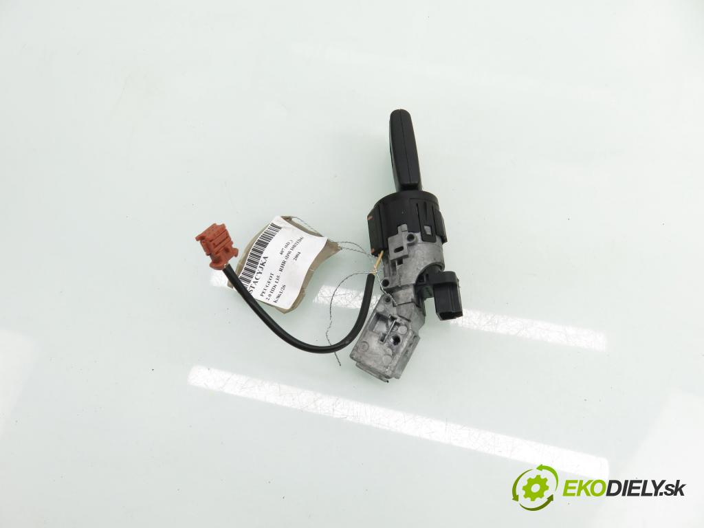 PEUGEOT 407 (6D_) SEDAN 2004 100,00 2.0 HDi 135 - RHR (DW10BTED4) 1997,00 spínačka N05024555 ; 96484451880 (Spínací skříňka)