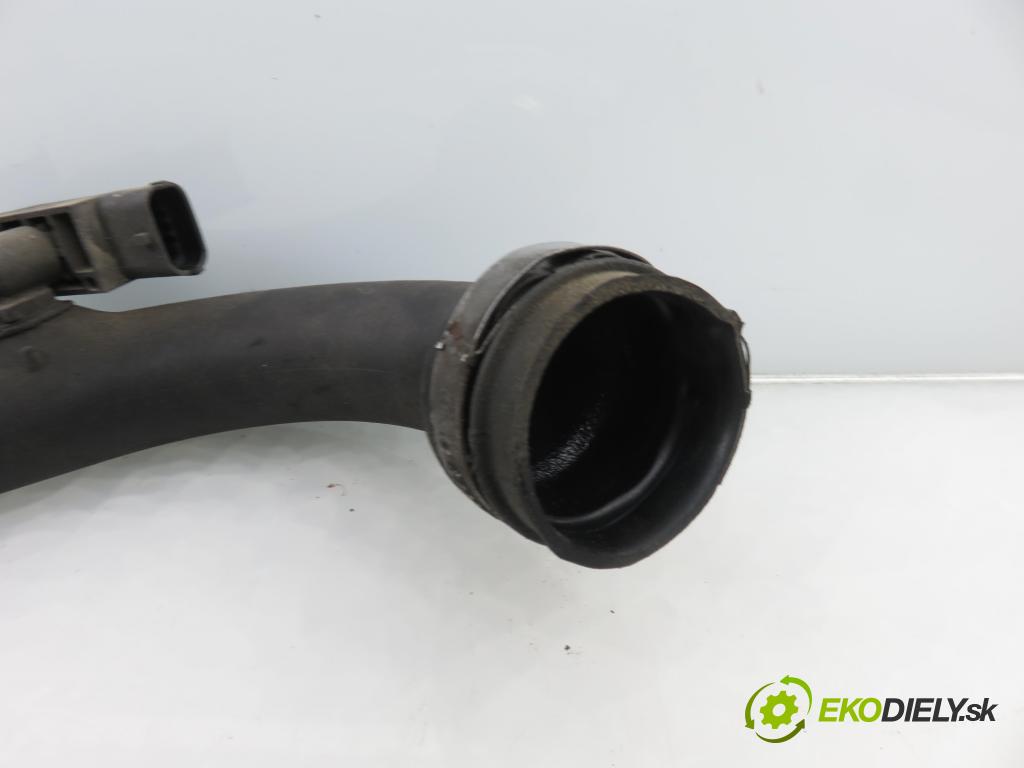RENAULT SCENIC II (JM0/1_) MINIVAN 2004 63,00 1.5 dCi (JM1F) - K9K 724 1461,00 Rúra intercoolera turba 8200527670