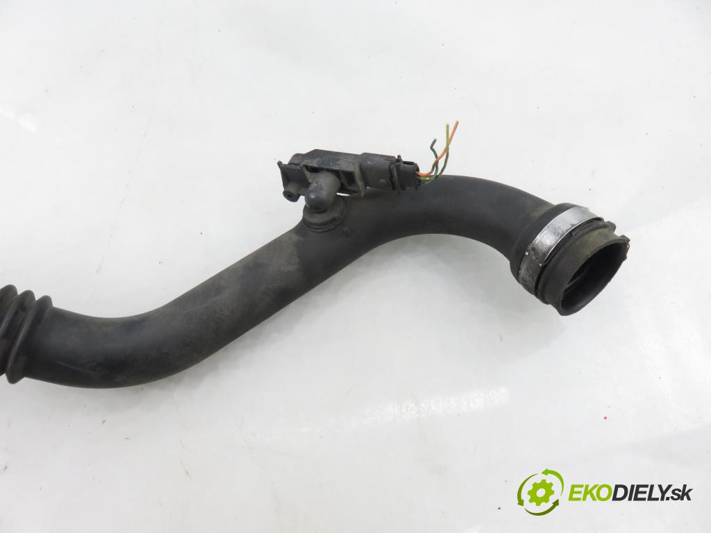 RENAULT SCENIC II (JM0/1_) MINIVAN 2004 63,00 1.5 dCi (JM1F) - K9K 724 1461,00 Rúra intercoolera turba 8200527670