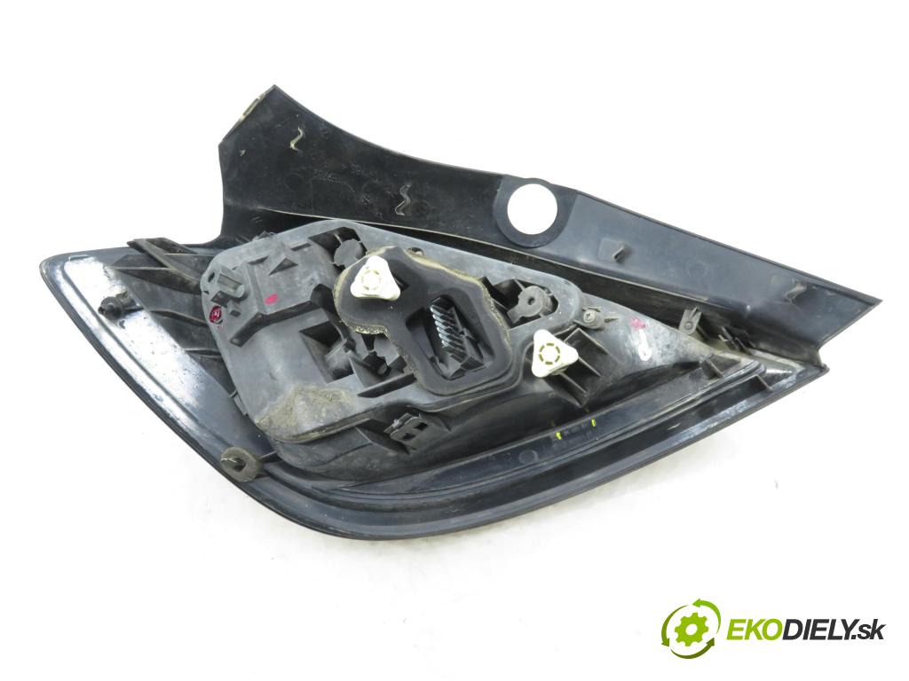 OPEL ASTRA H (A04) HB 2005 74,00 1.7 CDTI 100 - Z 17 DTH 1686,00 Svetlo pravé zadné 24451837