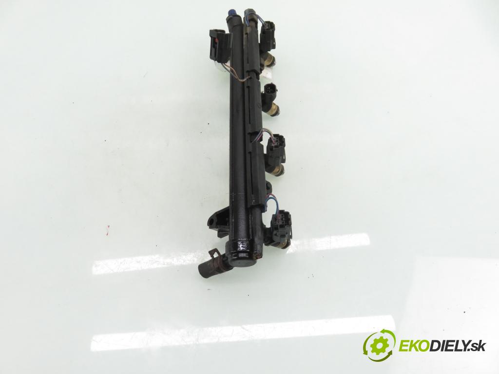 SEAT IBIZA III (6L1) HB 2004 55,00 1.4 16V - BBY 1390,00 lišta vstřikovací 036906031M ; 036133319BF (Vstřikovací lišta)