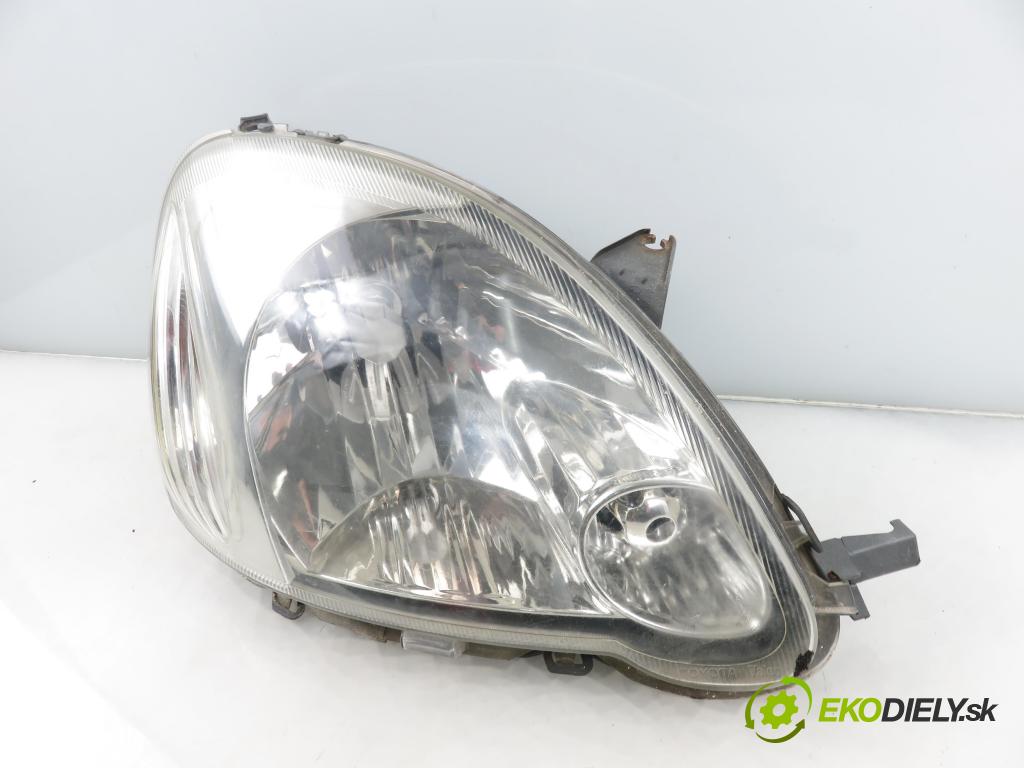 TOYOTA YARIS (_P1_) HB 2004 50,00 1.0 VVT- i 68 - 1SZ-FE 998,00 Svetlo PP 811100D08000
