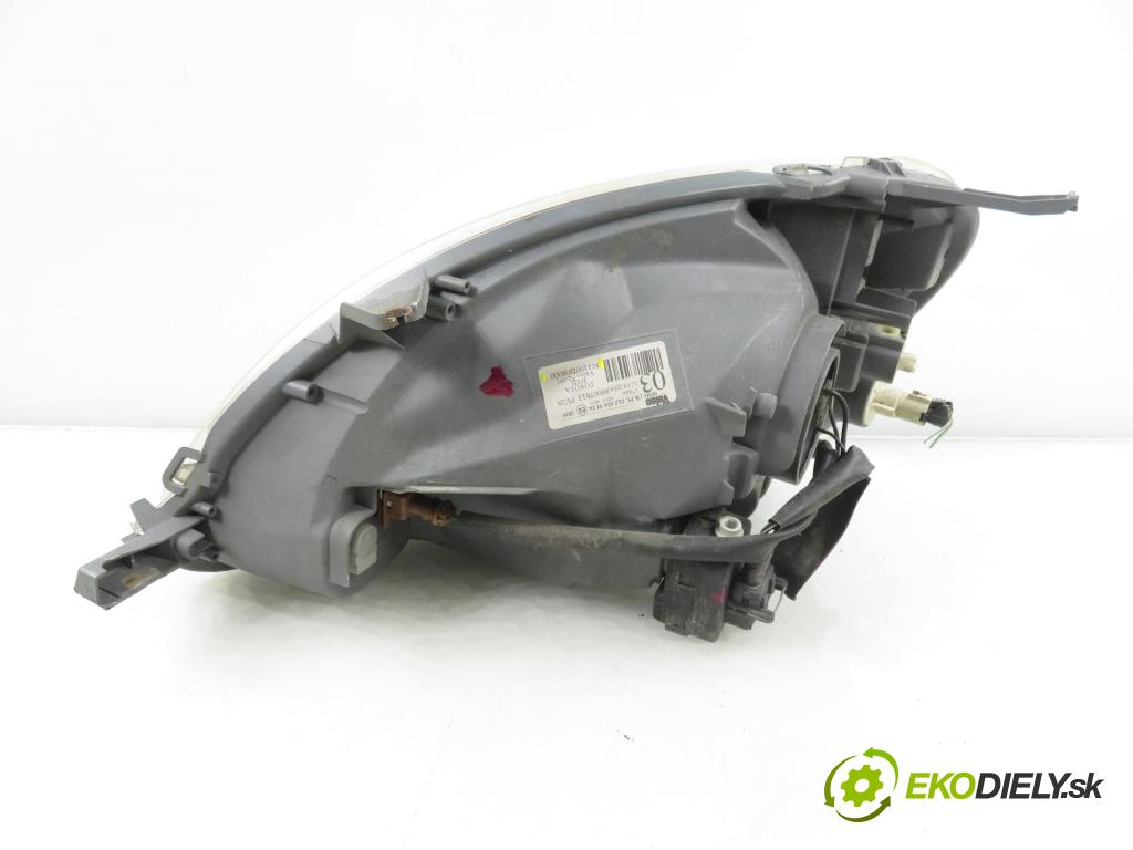 TOYOTA YARIS (_P1_) HB 2004 50,00 1.0 VVT- i 68 - 1SZ-FE 998,00 Svetlo PP 811100D08000