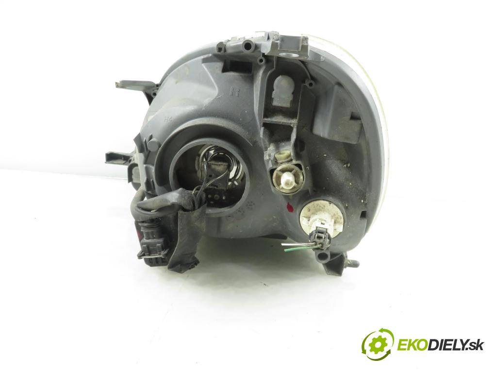 TOYOTA YARIS (_P1_) HB 2004 50,00 1.0 VVT- i 68 - 1SZ-FE 998,00 Svetlo PP 811100D08000