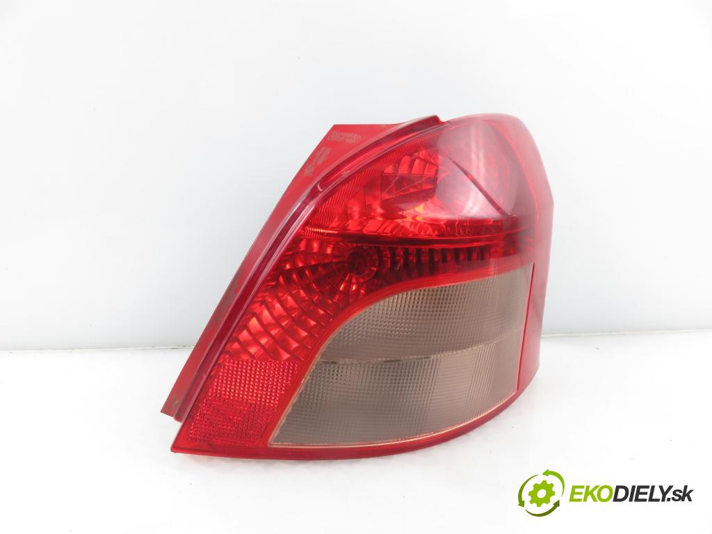 TOYOTA YARIS (_P9_) HB 2006 64,00 1.3 VVT-i (SCP90) 87 - 2SZ-FE 1298,00 Svetlo pravé zadné