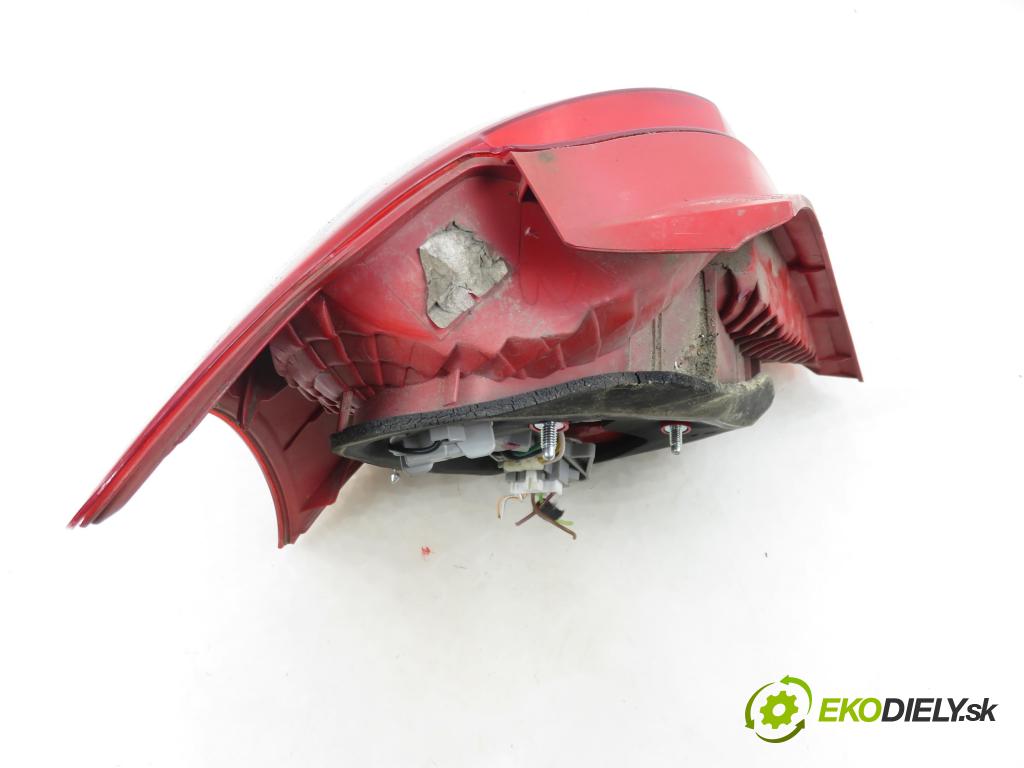 TOYOTA YARIS (_P9_) HB 2006 64,00 1.3 VVT-i (SCP90) 87 - 2SZ-FE 1298,00 Svetlo pravé zadné