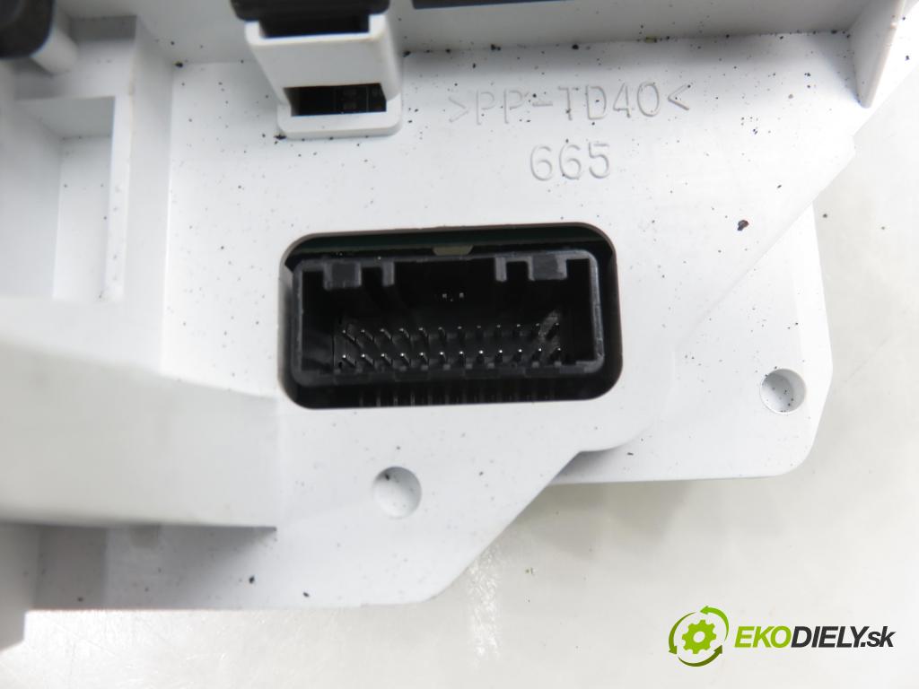 TOYOTA YARIS (_P9_) HB 2006 64,00 1.3 VVT-i (SCP90) 87 - 2SZ-FE 1298,00 Prístrojovka elektrický 838000D660D ; MB4573003176