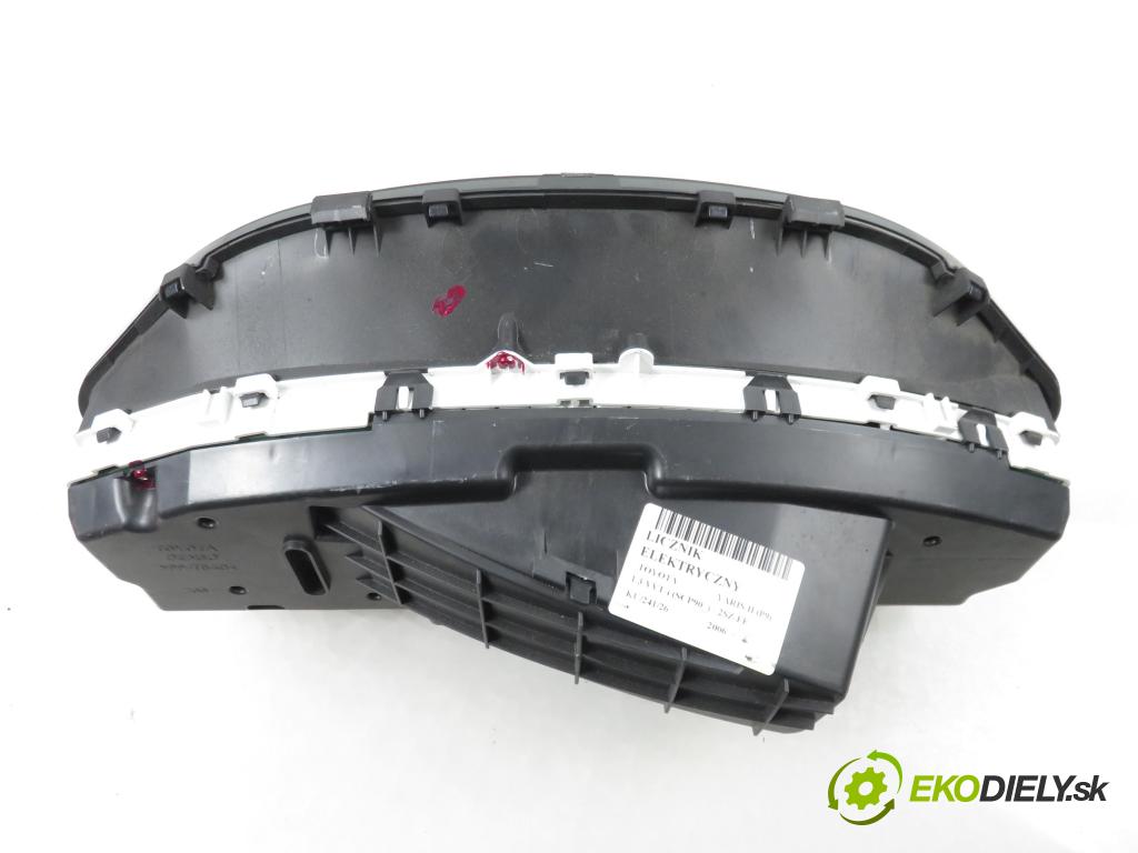 TOYOTA YARIS (_P9_) HB 2006 64,00 1.3 VVT-i (SCP90) 87 - 2SZ-FE 1298,00 Prístrojovka elektrický 838000D660D ; MB4573003176
