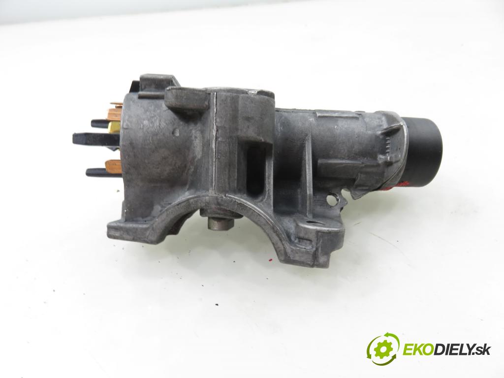 SEAT IBIZA III (6L1) HB 2004 55,00 1.4 16V - BBY 1390,00 spinačka 4B0905851C (Spínacia skrinka)