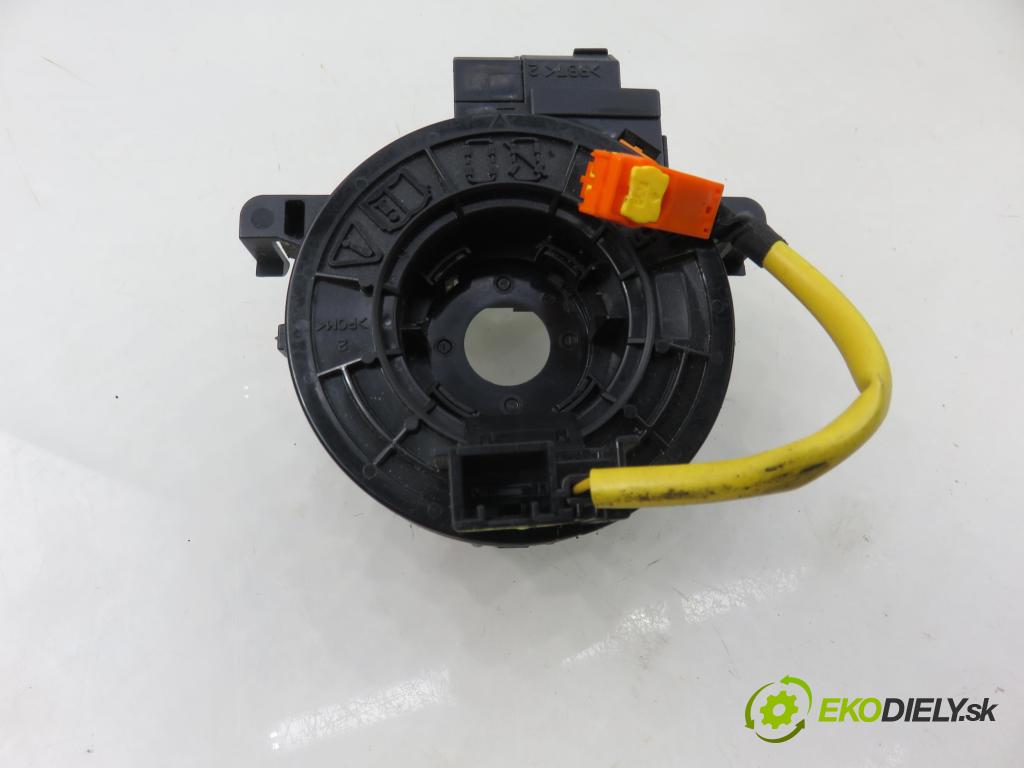TOYOTA YARIS (_P9_) HB 2006 64,00 1.3 VVT-i (SCP90) 87 - 2SZ-FE 1298,00 PÁSKA: air BAG 0D04075B499