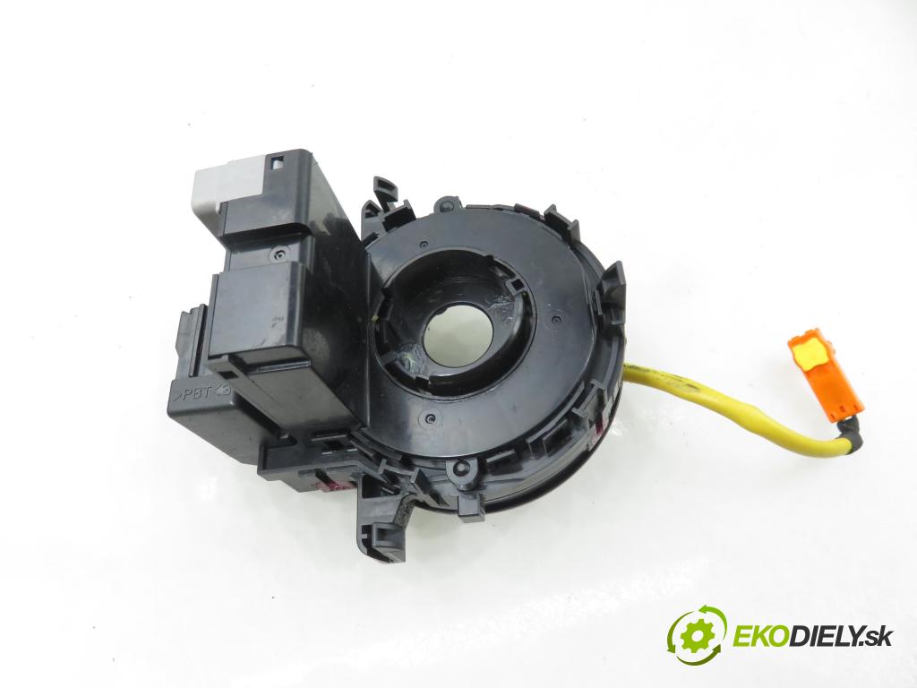 TOYOTA YARIS (_P9_) HB 2006 64,00 1.3 VVT-i (SCP90) 87 - 2SZ-FE 1298,00 PÁSKA: air BAG 0D04075B499