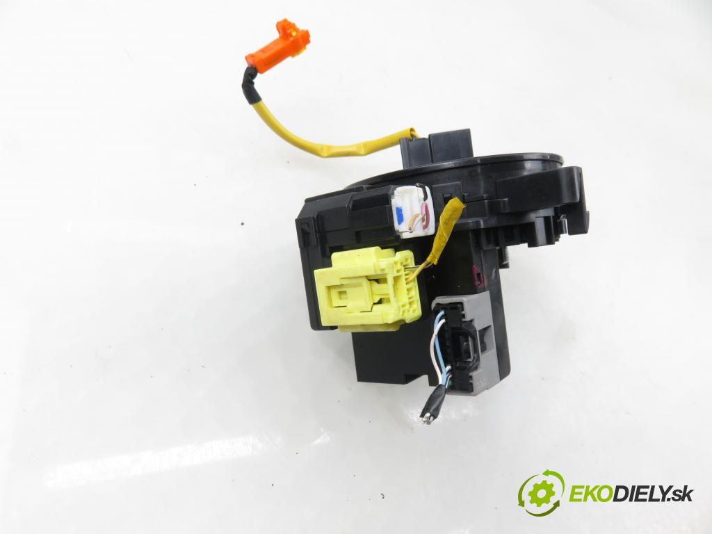 TOYOTA YARIS (_P9_) HB 2006 64,00 1.3 VVT-i (SCP90) 87 - 2SZ-FE 1298,00 PÁSKA: air BAG 0D04075B499