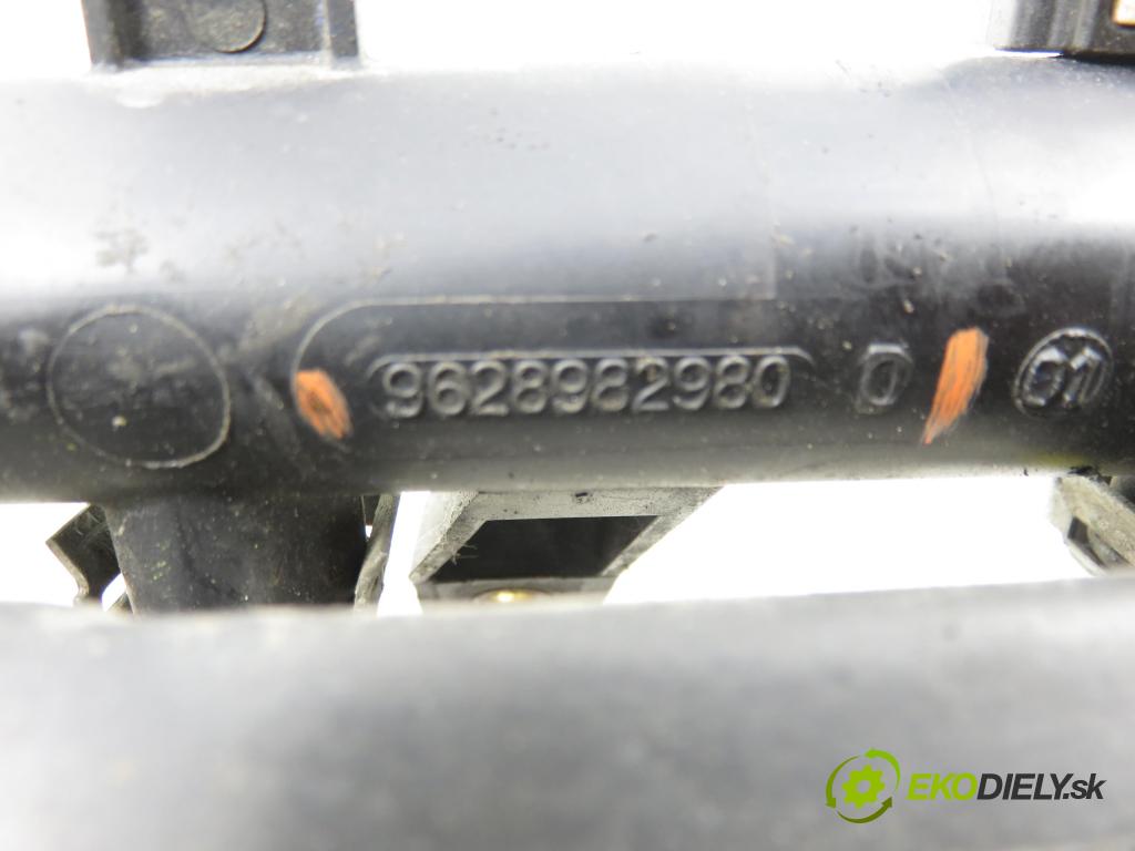 CITROEN C2 (JM_) HB 2002 44,00 1.1 - HFX (TU1JP) 1124,00 Lišta vstrekovacia 9628982980D ; IPM002 (Vstrekovacia lišta)