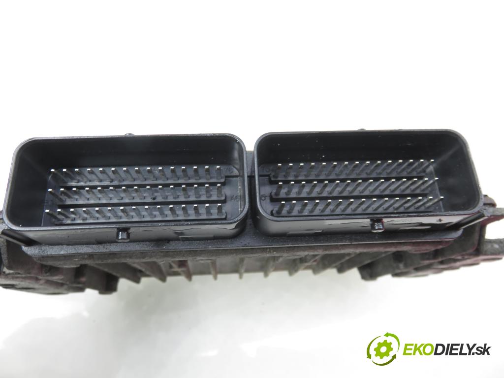 RENAULT SCENIC I (JA0/1_) MINIVAN 2000 79,00 1.6 - K4M 700 1598,00 Riadiaca jednotka Motor S110030054 ; 8200035891