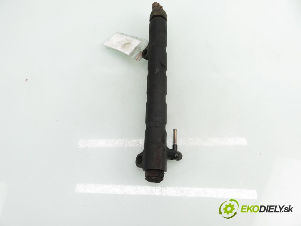 TOYOTA RAV 4 II (_A2_) SUV 2005 85,00 2.0 D-4D 4WD (CLA20_, CLA21_) - 1CD-FTV 1995,00 Lišta vstrekovacia 8945812020 (Vstrekovacia lišta)