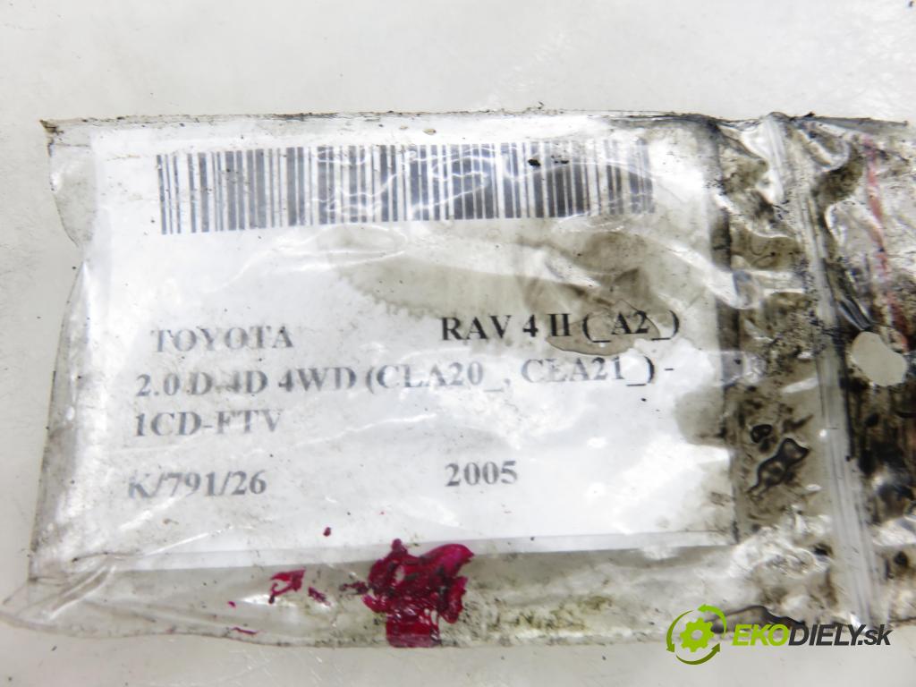 TOYOTA RAV 4 II (_A2_) SUV 2005 85,00 2.0 D-4D 4WD 116 - 1CD-FTV 1995,00 vstrekovač 2367027030 (Vstrekovač paliva)