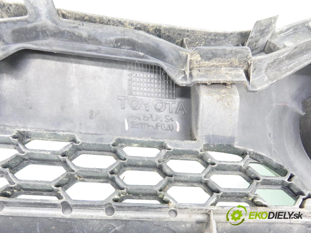 TOYOTA COROLLA Verso (ZER_, ZZE12_, R1_) MINIVAN 2005 85,00 2.0 D-4D (CUR10_) - 1CD-FTV 1995,00 Mriežka / maska 531110F020