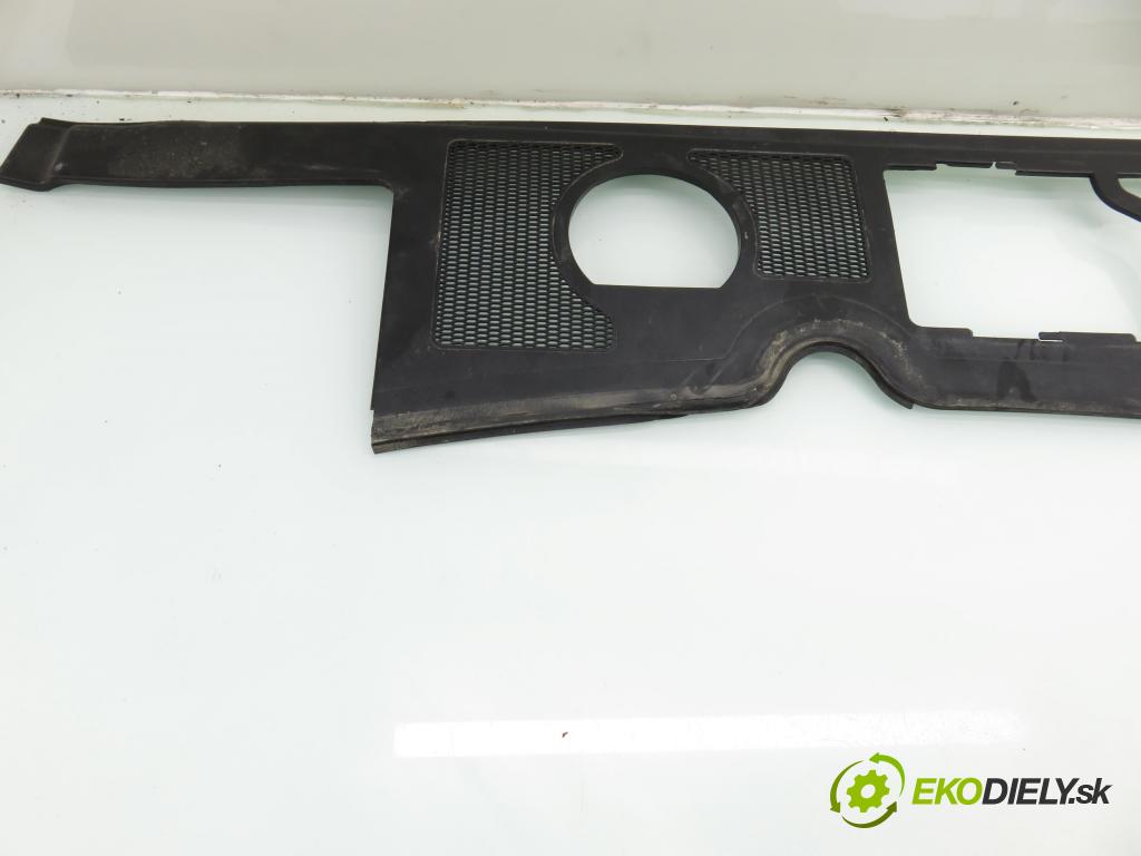 AUDI A4 (8E2, B6) SEDAN 2001 110,00 1.8 T quattro - AVJ 1781,00 Torpédo, plast pod čelné okno 8E1819417A (Torpédo (plast pod čelným sklom))