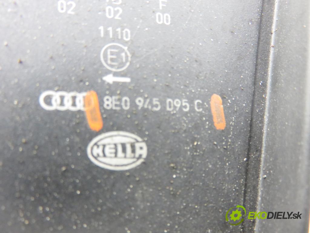 AUDI A4 (8E2, B6) SEDAN 2001 110,00 1.8 T quattro - AVJ 1781,00 Svetlo ľavé zadné 8E0945095C