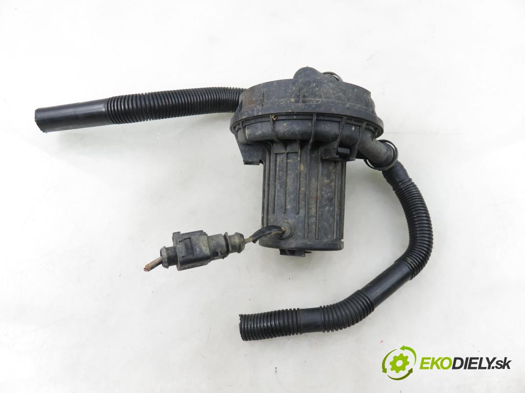 AUDI A4 (8E2, B6) SEDAN 2001 110,00 1.8 T quattro - AVJ 1781,00 Pumpa vzduchu 72273903 ; 06A959253B ; 8E0906613D