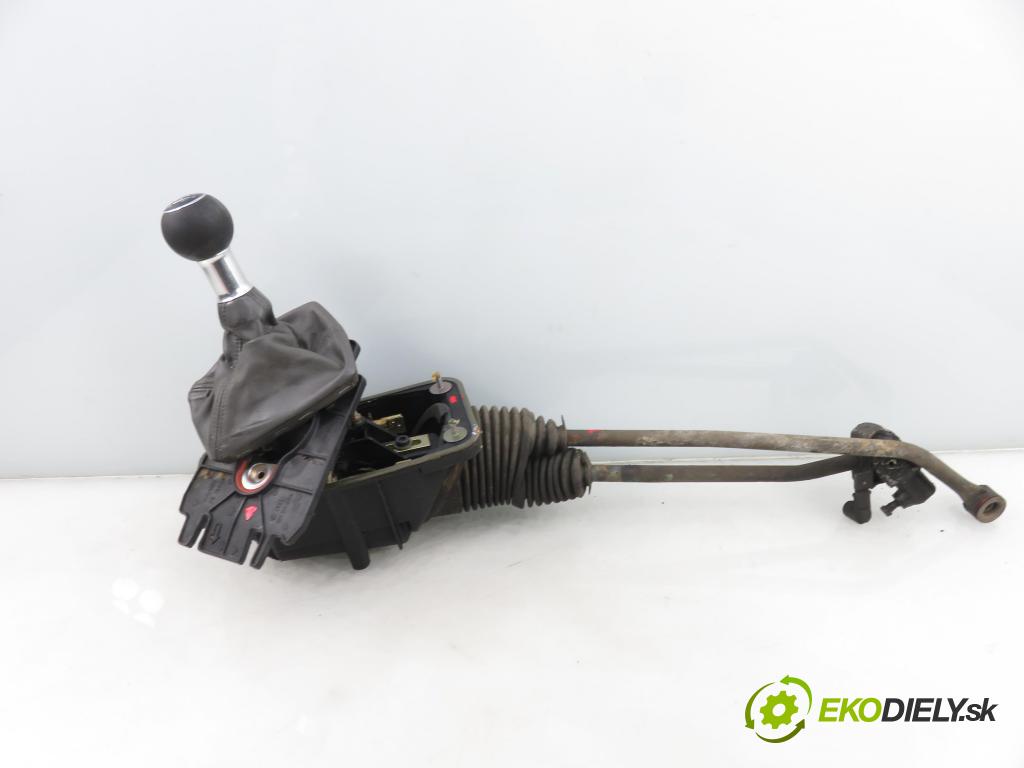 AUDI A4 (8E2, B6) SEDAN 2001 110,00 1.8 T quattro - AVJ 1781,00 ZVEDÁK: 