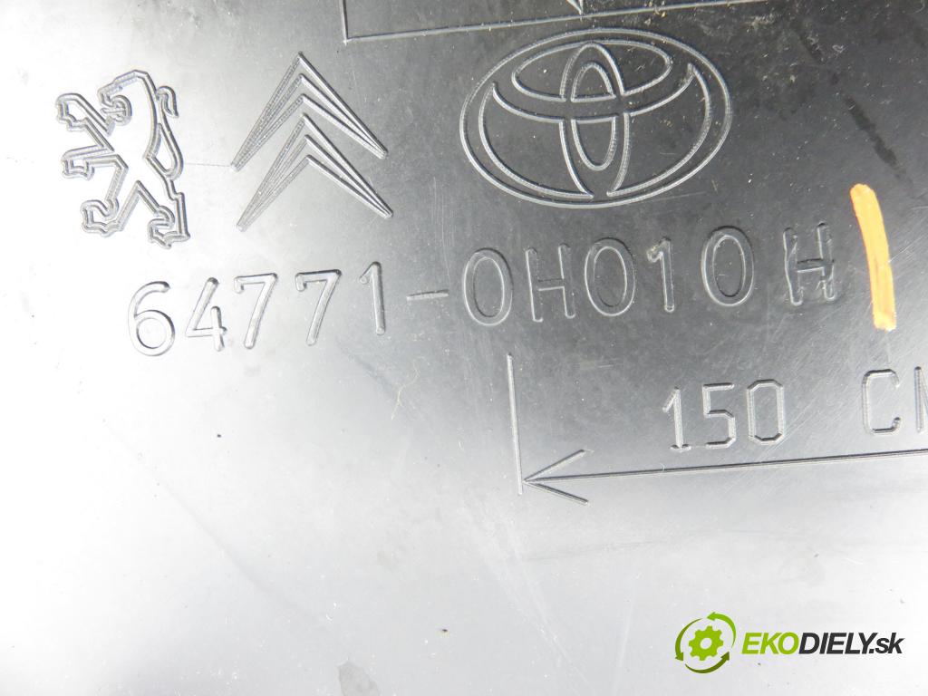 TOYOTA AYGO (_B1_) HB 2007 50,00 1.0 68 - 1KR-FE 998,00 POLKA: kufor 647710H010H