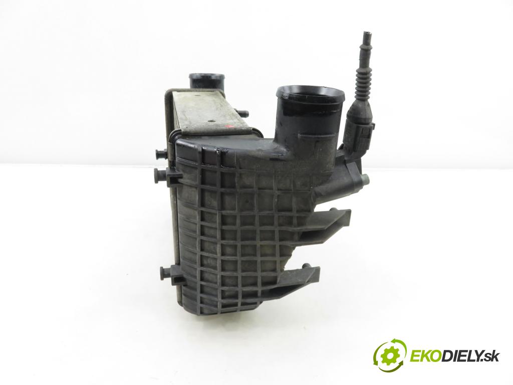 AUDI A4 (8E2, B6) SEDAN 2001 110,00 1.8 T quattro - AVJ 1781,00 chladič intercooler 8E0145805D