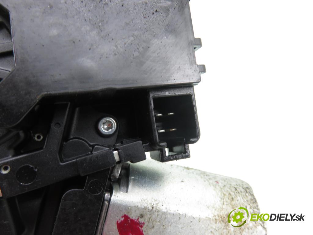 TOYOTA YARIS (_P9_) HB 2006 64,00 1.3 VVT-i (SCP90_) - 2SZ-FE 1298,00 Motorček stierače zadné 851300D020 ; 851300D020D ; 0390201825