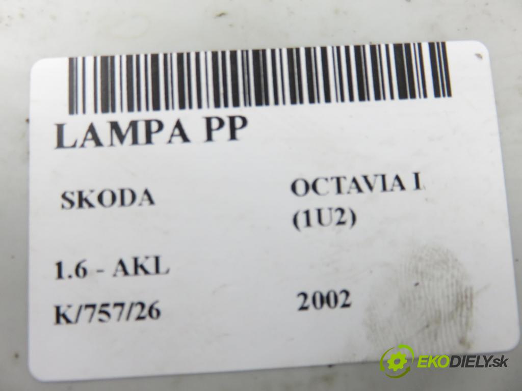 SKODA OCTAVIA I (1U2) LIFTBACK 2002 74,00 1.6 - AKL 1595,00 Svetlo PP