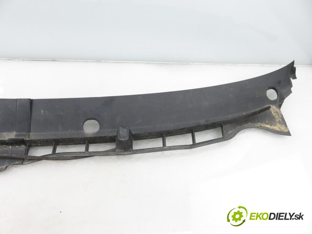 SKODA OCTAVIA I (1U2) LIFTBACK 2000 55,00 1.6 - AEE 1598,00 Torpédo, plast pod čelné okno 1U0819403A ; 1U0819404A (Torpédo (plast pod čelným sklom))