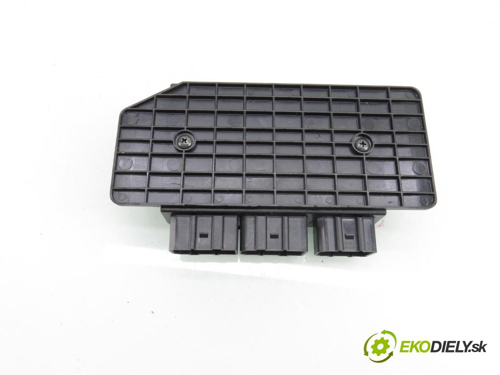 VW PASSAT B5.5 Variant (3B6) KOMBI 2001 74,00 1.9 TDI PD 101 - AVB 1896,00 MODUL komfortu 1C0959799A ; 5DK00821300