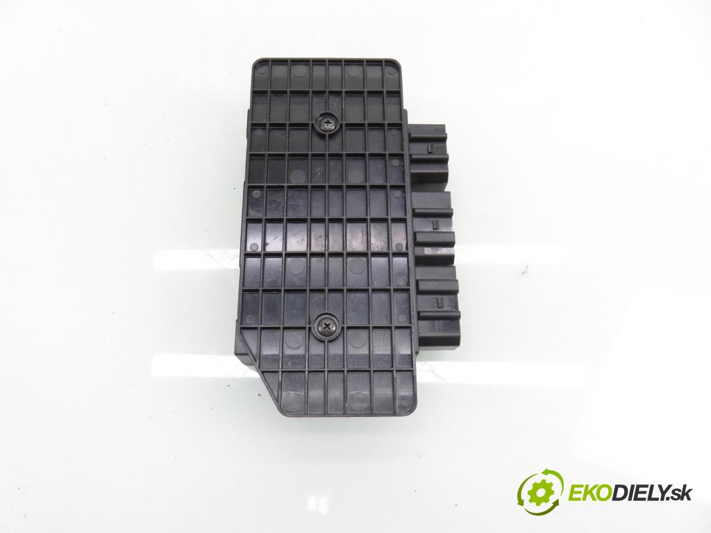 VW PASSAT B5.5 Variant (3B6) KOMBI 2001 74,00 1.9 TDI PD 101 - AVB 1896,00 MODUL komfortu 1C0959799A ; 5DK00821300