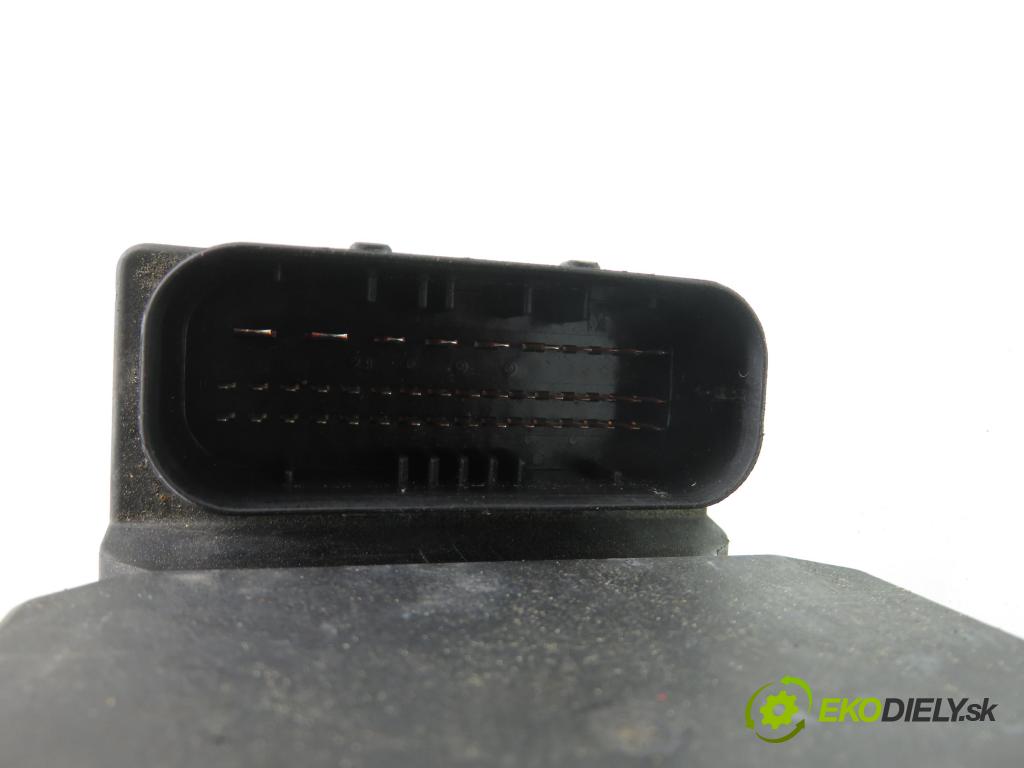 VW PASSAT B5.5 Variant (3B6) KOMBI 2001 74,00 1.9 TDI - AVB 1896,00 Pumpa ABS 0265950055 ; 4B0614517G ; 0265225124 (Pumpa ABS)