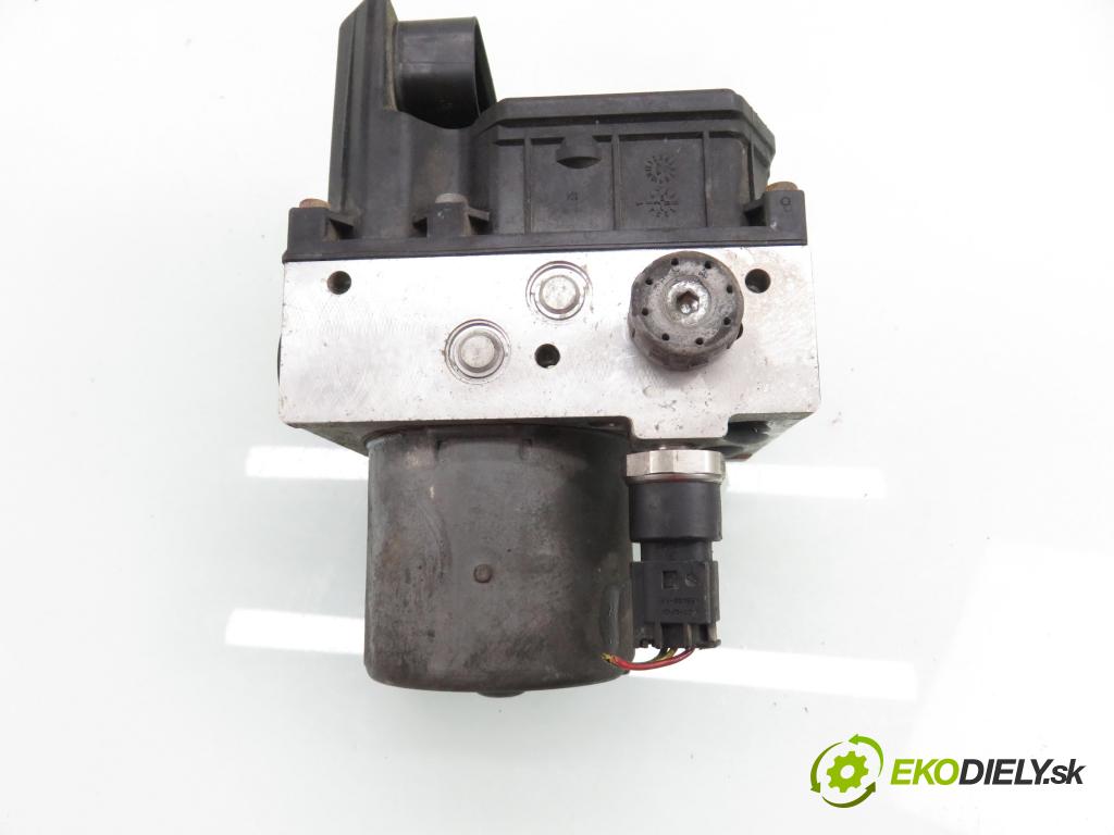 VW PASSAT B5.5 Variant (3B6) KOMBI 2001 74,00 1.9 TDI - AVB 1896,00 Pumpa ABS 0265950055 ; 4B0614517G ; 0265225124 (Pumpa ABS)