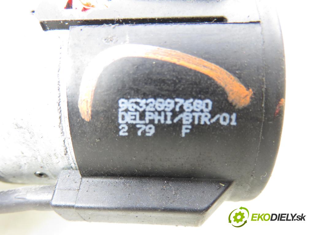 PEUGEOT 307 SW (3H) KOMBI 2002 81,00 1.6 16V - NFU (TU5JP4) 1587,00 spinačka 9632897680 ; 36353100 (Spínacia skrinka)