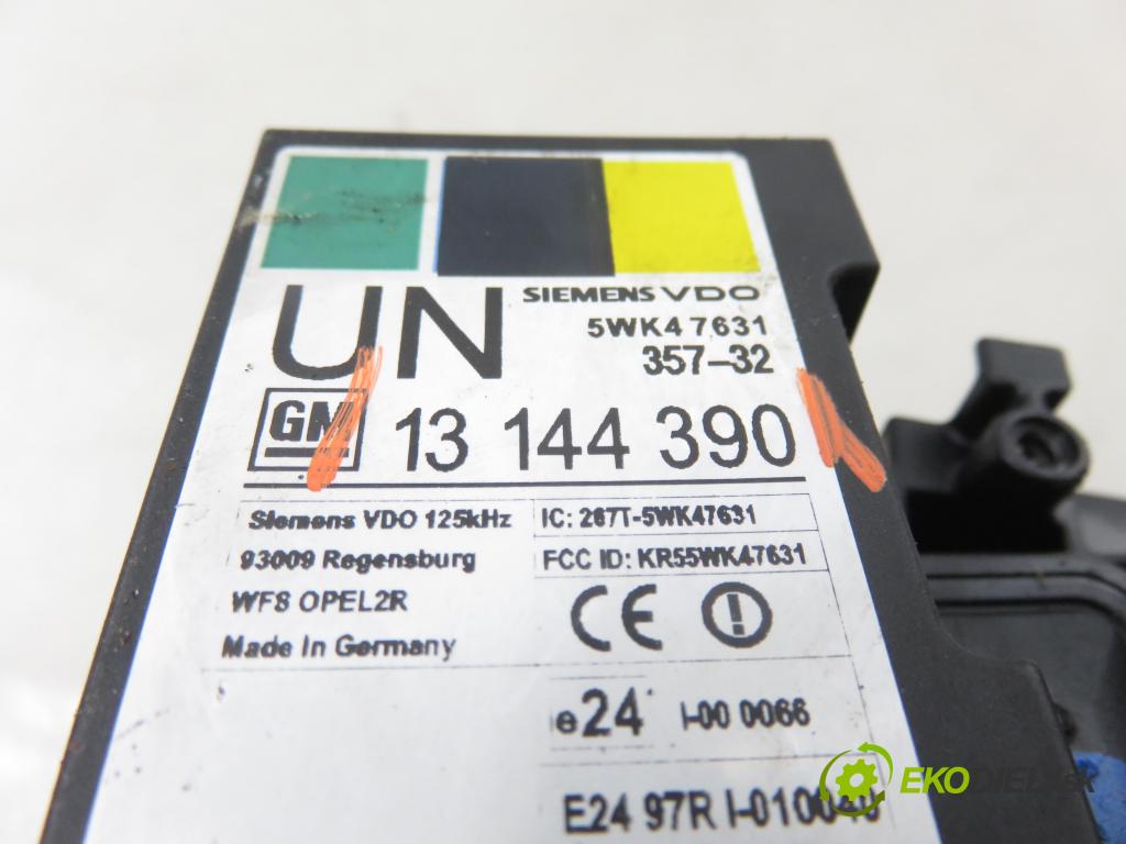 OPEL MERIVA A nadwozie wielkoprzestrzenne (MPV) (X03) HB 2007 77,00 1.6 - Z 16 XEP 1598,00 spinačka 90589389 ; 13144390 (Spínacia skrinka)