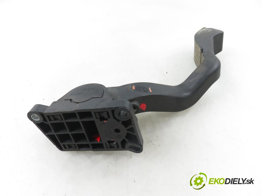 CITROEN C3 I (FC_) HB 2002 50,00 1.4 HDi 8V - 8HX 1398,00 Potenciometer plynu 0280752251 ; 9646702180 ; F00C3E2427 (Potenciometer plynového pedálu)