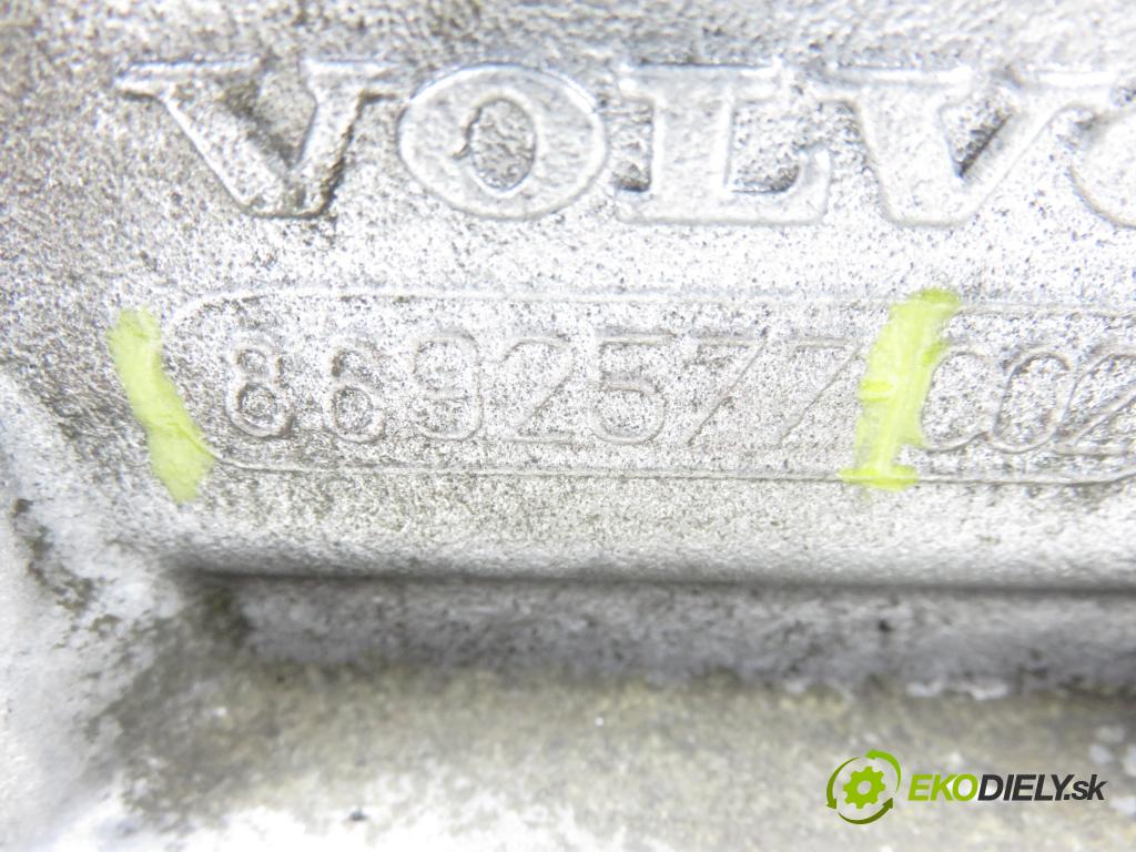 VOLVO V70 II SW (285) KOMBI 2003 96,00 2.4 D - D 5244 T2 2401,00 hlava 8692577