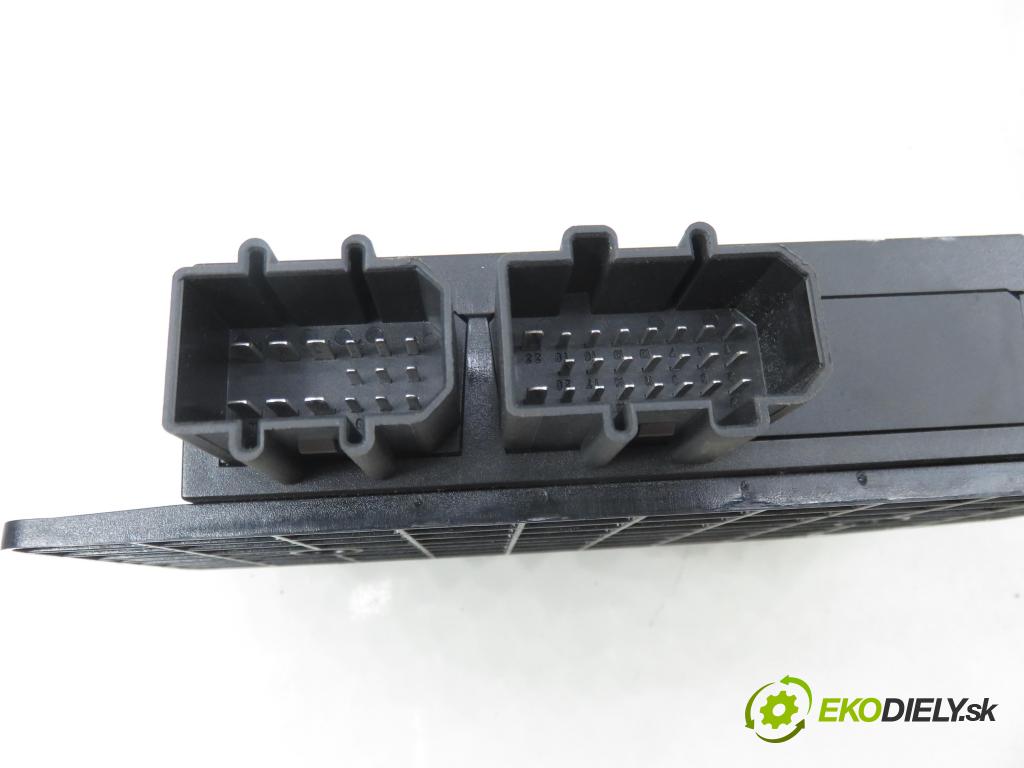VW PASSAT B5.5 (3B3) SEDAN 2001 96,00 1.9 TDI 4motion - AVF 1896,00 MODUL komfortu 1C0959799B ; 5DK00821400