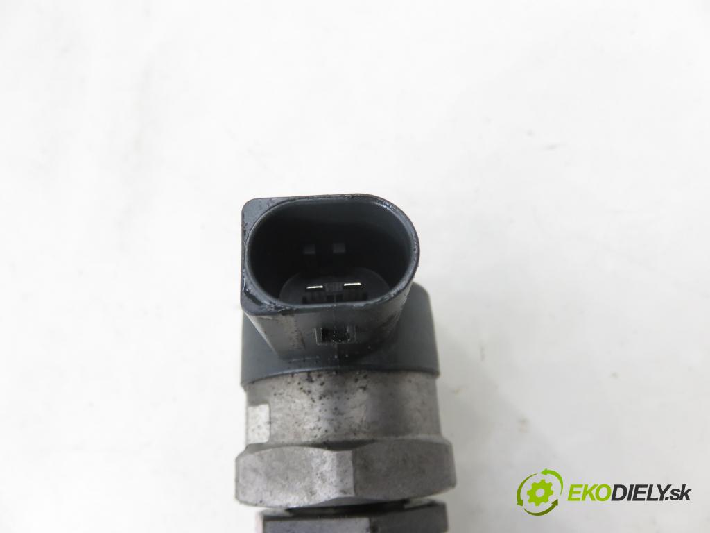 AUDI A4 Avant (8K5, B8) KOMBI 2010 105,00 2.0 TDI - CAGA 1968,00 Lišta vstrekovacia 03L130089A ; 0281002859 ; 057130764H (Vstrekovacia lišta)