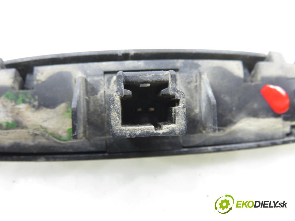 PEUGEOT 307 (3A/C) HB 2002 50,00 1.4 HDi - 8HZ (DV4TD) 1398,00 klika dveří kufr