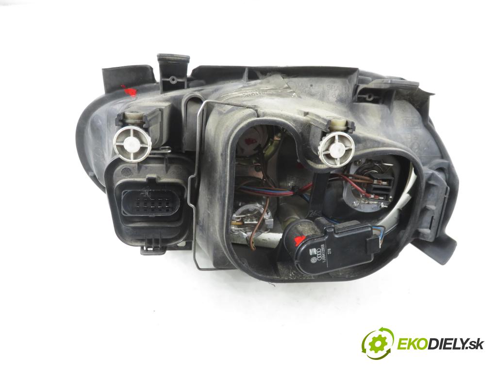 VW GOLF IV (1J1) HB 1998 66,00 1.9 TDI 90 - ALH 1896,00 Svetlo PP 1J1941016C