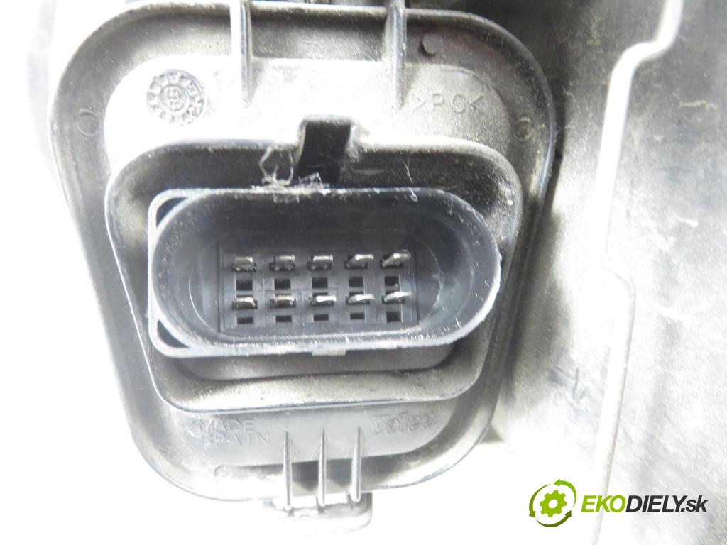 VW GOLF IV (1J1) HB 1998 66,00 1.9 TDI 90 - ALH 1896,00 Svetlo PP 1J1941016C